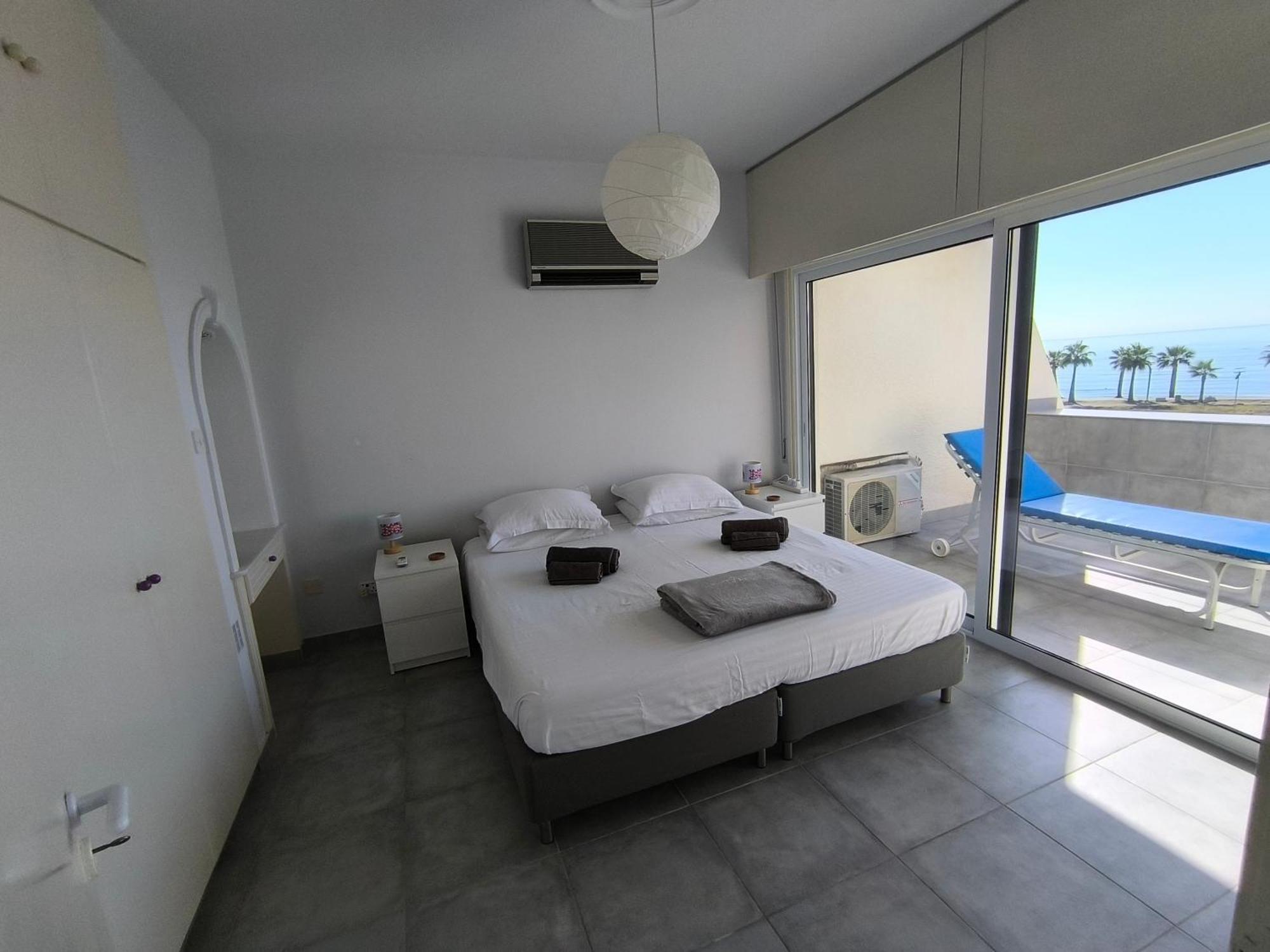 Julie'S Beach House Voroklini Exterior foto